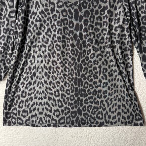 Susan Graver Size XL Animal Print Liquid Knit Top VNeck Gray Shimmer Mob Wife - Picture 3 of 10